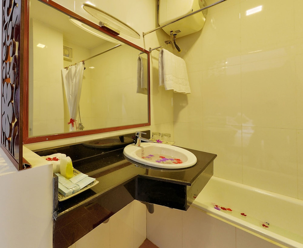 Bathroom 3, Hai Yen Hotel, Da Nang