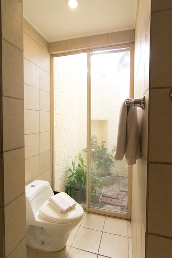 Bathroom 5, Club Punta Fuego, Nasugbu