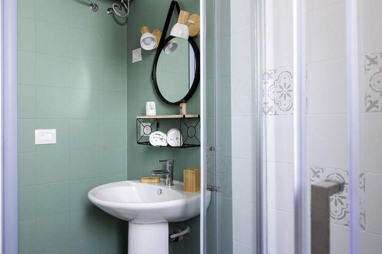 Bathroom 5, Elsa d'Ortigia, Syracuse