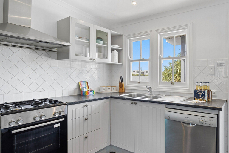 Private kitchen 5, Xanadu Retreat by Marcoola Beach, Maroochy - Coastal North