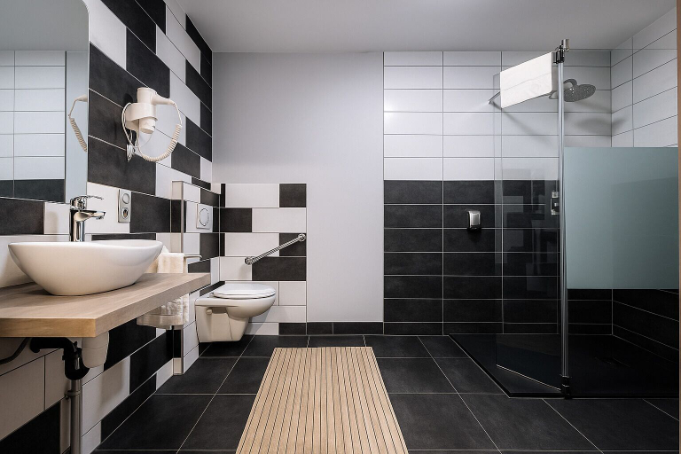 Bathroom 5, L'ange de la vallee, Ain
