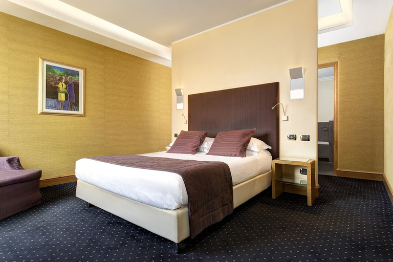 Bedroom 2, MARCELLA ROYAL HOTEL – ROOFTOP GARDEN, Rome