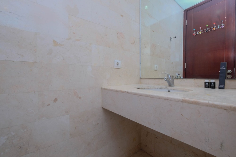 Bathroom 3, Luxury And Strategic 1Br Apartment At The Empyreal Epicentrum, Jakarta Selatan