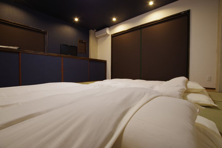 Bedroom 4, Cinnamon Guest House Dogo - Hostel, Matsuyama