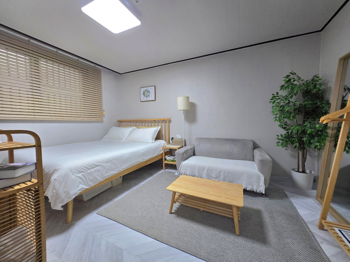 Room 5, Moon Stay, Gwanak