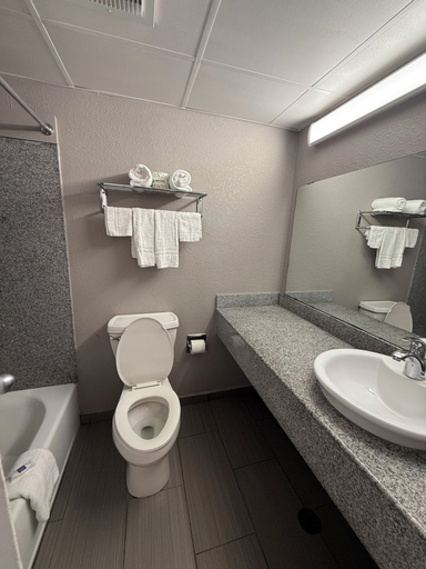 Bathroom 4, Motel 6 Oklahoma City, OK - South, Oklahoma