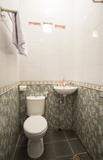 Bathroom 3, Hotel O Titipapan Residence, Medan