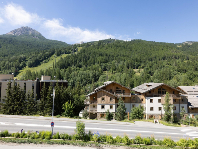 View from property 4, Chalet in Chantemerle With Sunny Ski Slopes, Hautes-Alpes