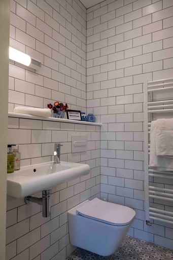 Bathroom 3, Long Man Inn, East Sussex