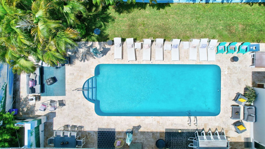 Room 4, Seabreeze - 6BR Pool and Steps to Beach, Broward