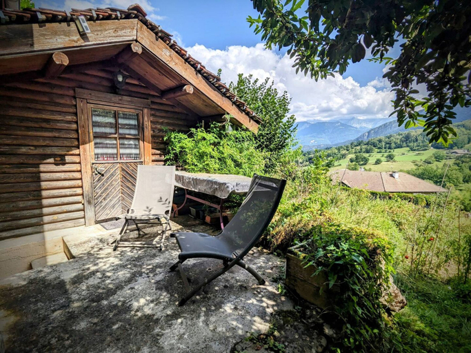 Room 3, Syntropic Farm - Chalet With Mountains Lake View, Haute-Savoie