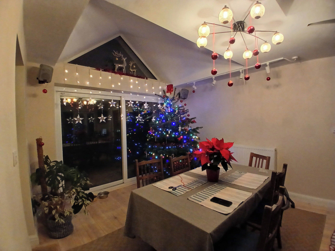 Dining 4, Cherry View House 3 Bed Garden Parking Sleeps 8, Bristol