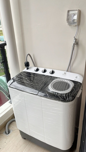 Bathroom 3, Sky House BSD Apartments by OkeStay, Tangerang Selatan