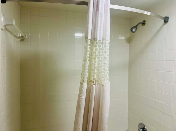 Bathroom 4, Days Inn by Wyndham Jellico - Tennessee State Line, Campbell