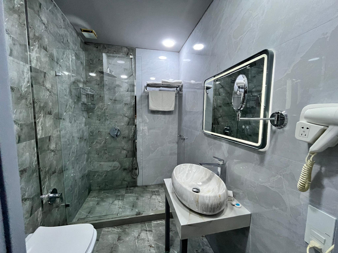 Bathroom 5, Amber Hotel, Baku