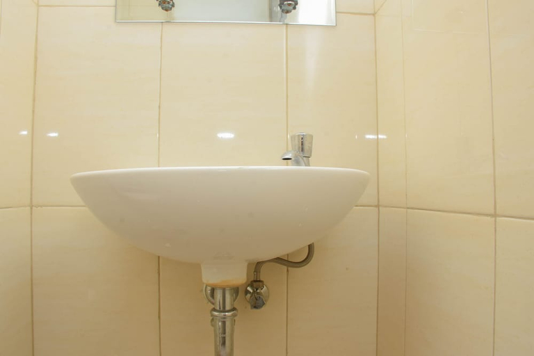 Bathroom 5, Cozy And Strategic Studio At Bassura City Apartment, Jakarta Timur