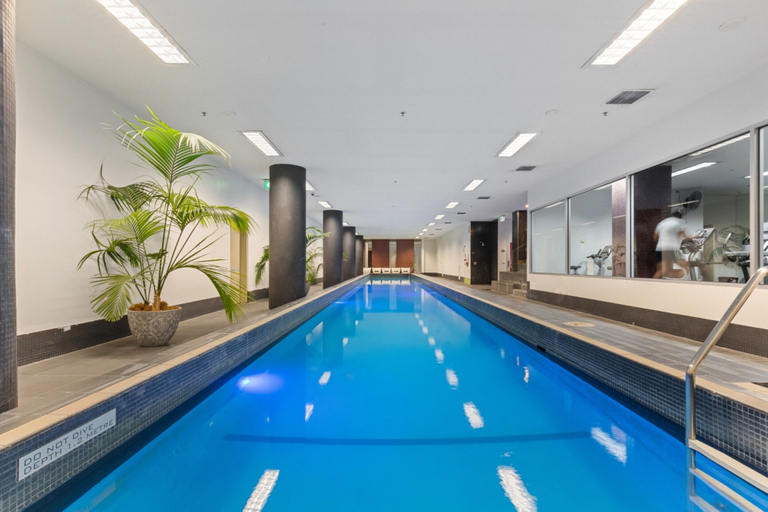 Pool, Impeccably Chic 2-bed With Views & Fab Amenities, Melbourne