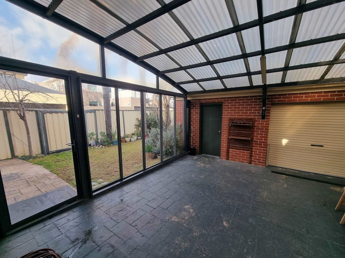 Room 4, Modern Family Home in Newport, Melbourne