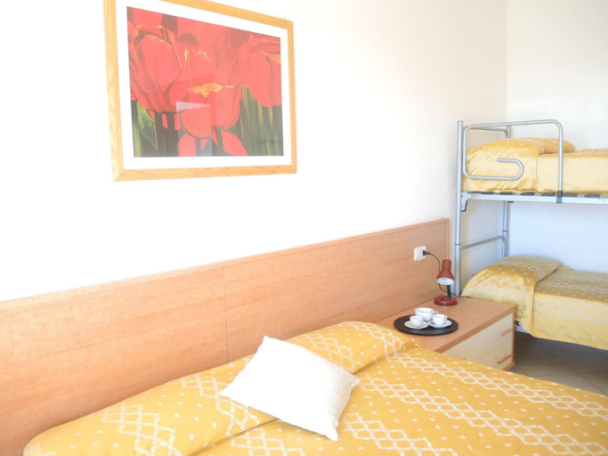 Bedroom 2, Apartment in Residence next to the beach - By Beahost Rentals, Venezia