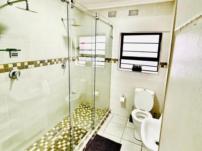 Bathroom 5, Rolem Guest House, City of Johannesburg
