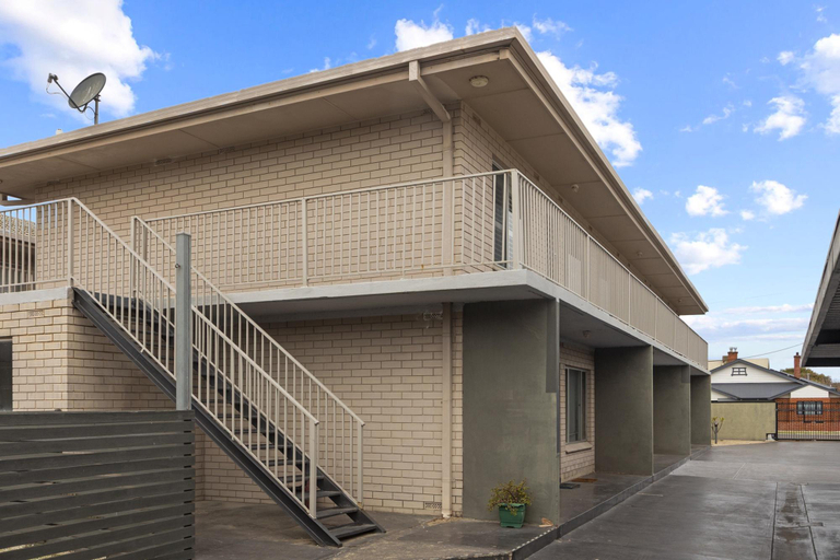 Exterior view 2, Bright 2-Bed Apartment Steps from Largs Bay Beach, Adelaide