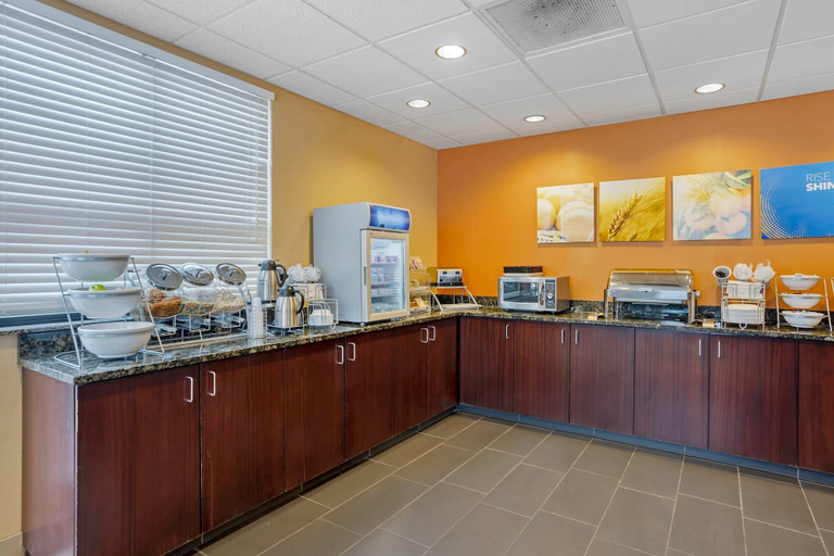 Food & Drinks 5, Comfort Inn & Suites Sayre, Bradford