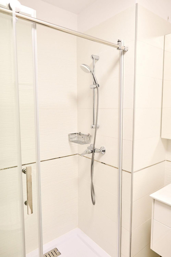 Shower 5, Studio Selena Onix Blue, Navodari