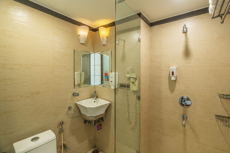 Bathroom 4, goSTOPS Delhi, Delhi