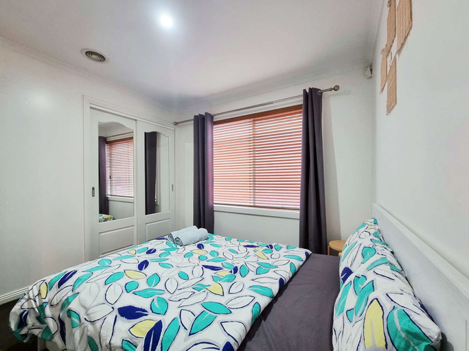Room 5, Modern Family Home in Newport, Melbourne