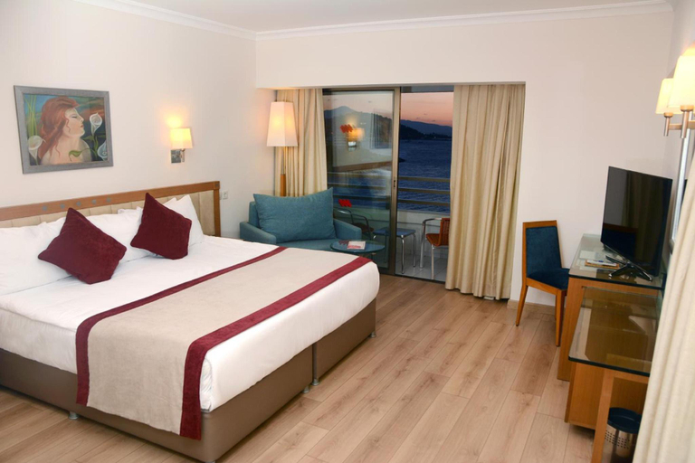 Bedroom 3, Korumar Hotel Deluxe, Kuşadası