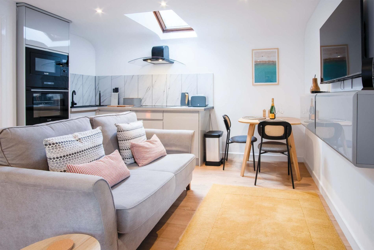 Others 4, Flat 2 - 1 Bedroom Apartment - Tenby, Pembrokeshire