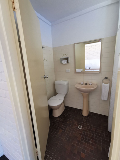 Bathroom 4, Aquajet, Coffs Harbour - Pt A