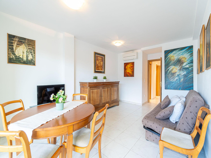 2, Apartment in Empuriabrava near Sandy Beach, Girona