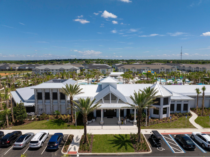 Room 5, Windsor Cay 7BR Water Park Free, Lake