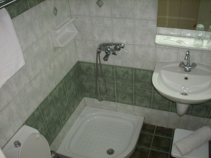 Bathroom 3, Claridge Hotel, Attica