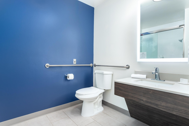 Bathroom 5, Spark By Hilton Clarion, Clarion
