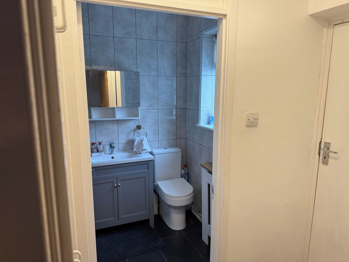 Bathroom 2, Knotty Ash - 3 Beds - Sleeps 6 - On-site Parking, Knowsley