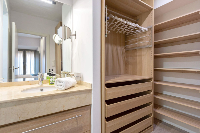 Room 2, Bright Apartment in Granada Varela, Granada