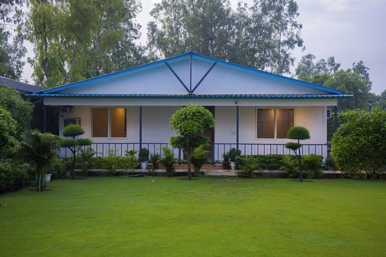 Exterior 3, Alaya Stays Krishna Manor 3BHK With Pool, Gautam Buddha Nagar