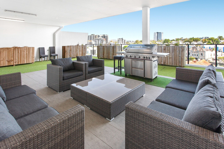 Balcony 3, Spacious 2-bed Unit With Balcony Next to The Gabba, Brisbane
