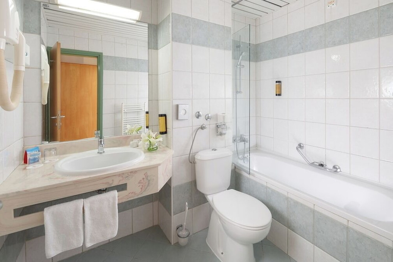Bathroom 4, Hotel Aurora Plava Laguna, Umag