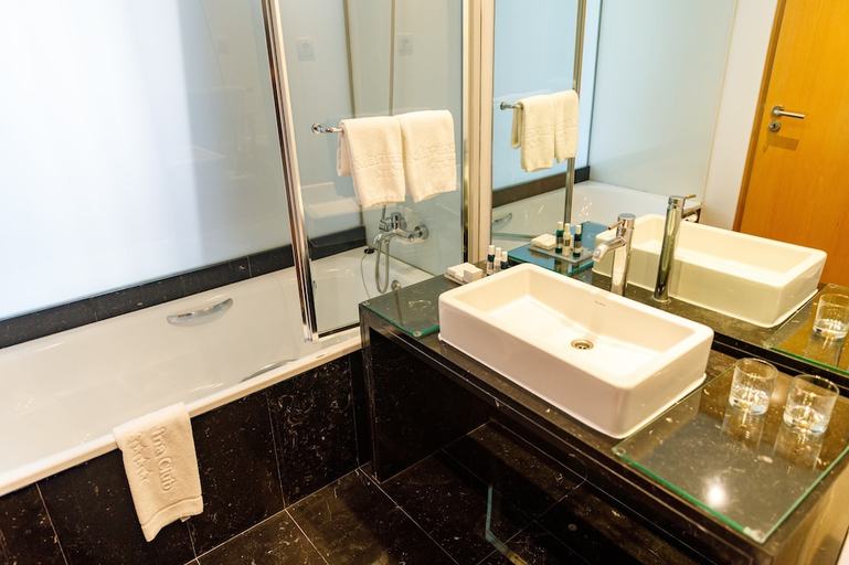 Bathroom 4, Marina Club Lagos Suite Hotel, Lagos