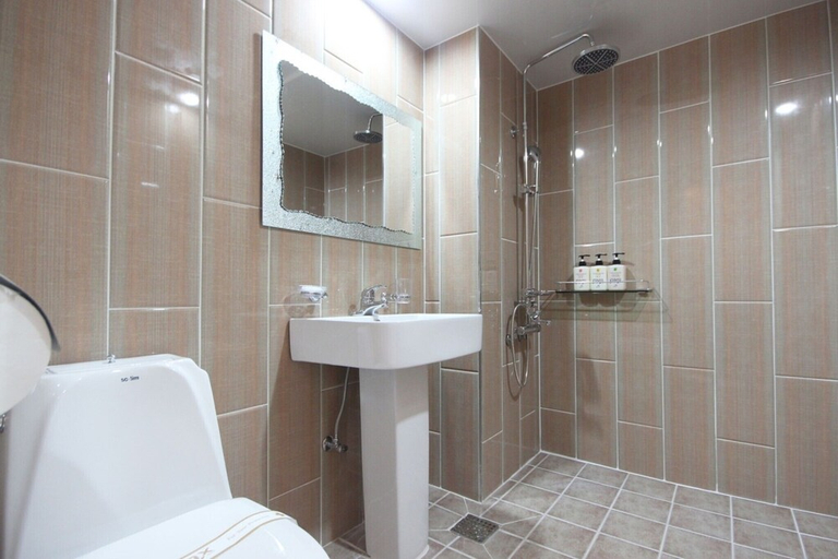 Bathroom 5, Busan Jaesongdong Max, Haeundae