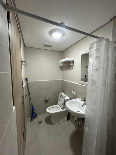 Bathroom 5, Luxe Condo near IT Park & Waterfront-BE Residences, Cebu City