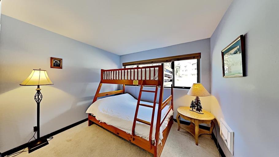 Room 2, Condo with Great Views - Close to all Mammoth Recreation! by RedAwning, Mono