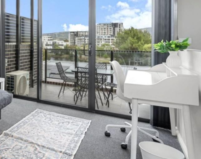 Balcony 2, Modern 3-bedroom Townhouse in Quiet Greenway, Canberra