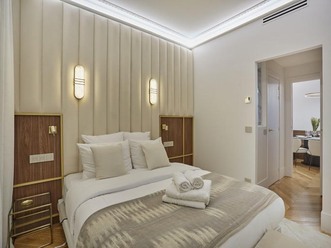 Bedroom 3, Superb AC Apartment Roosevelt Saint Honore, Paris