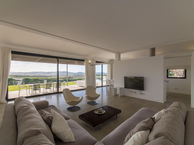 4, Dalt Son Morro Villa with Hot Tub, Baleares