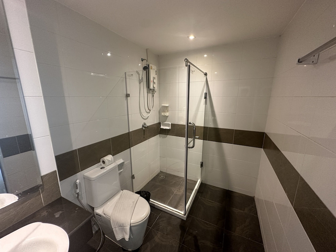 Bathroom, Issara Patong Beach, Pulau Phuket