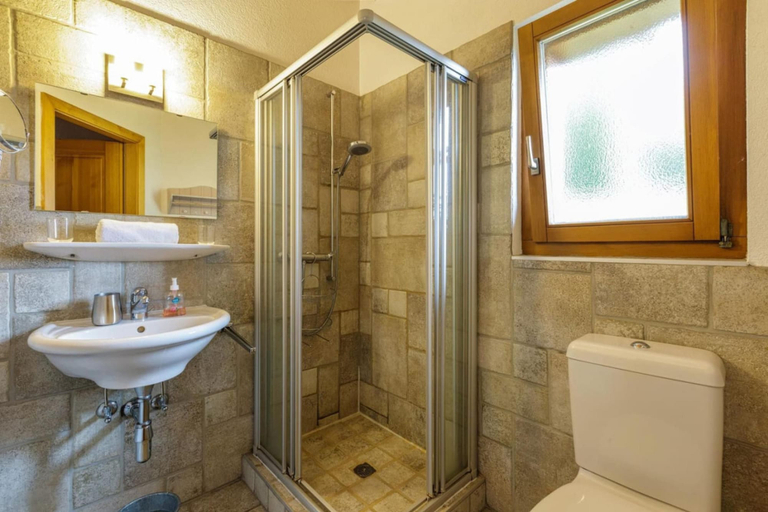 Room 2, El Paradiso - Luxury Chalet Sauna w Views, Martigny